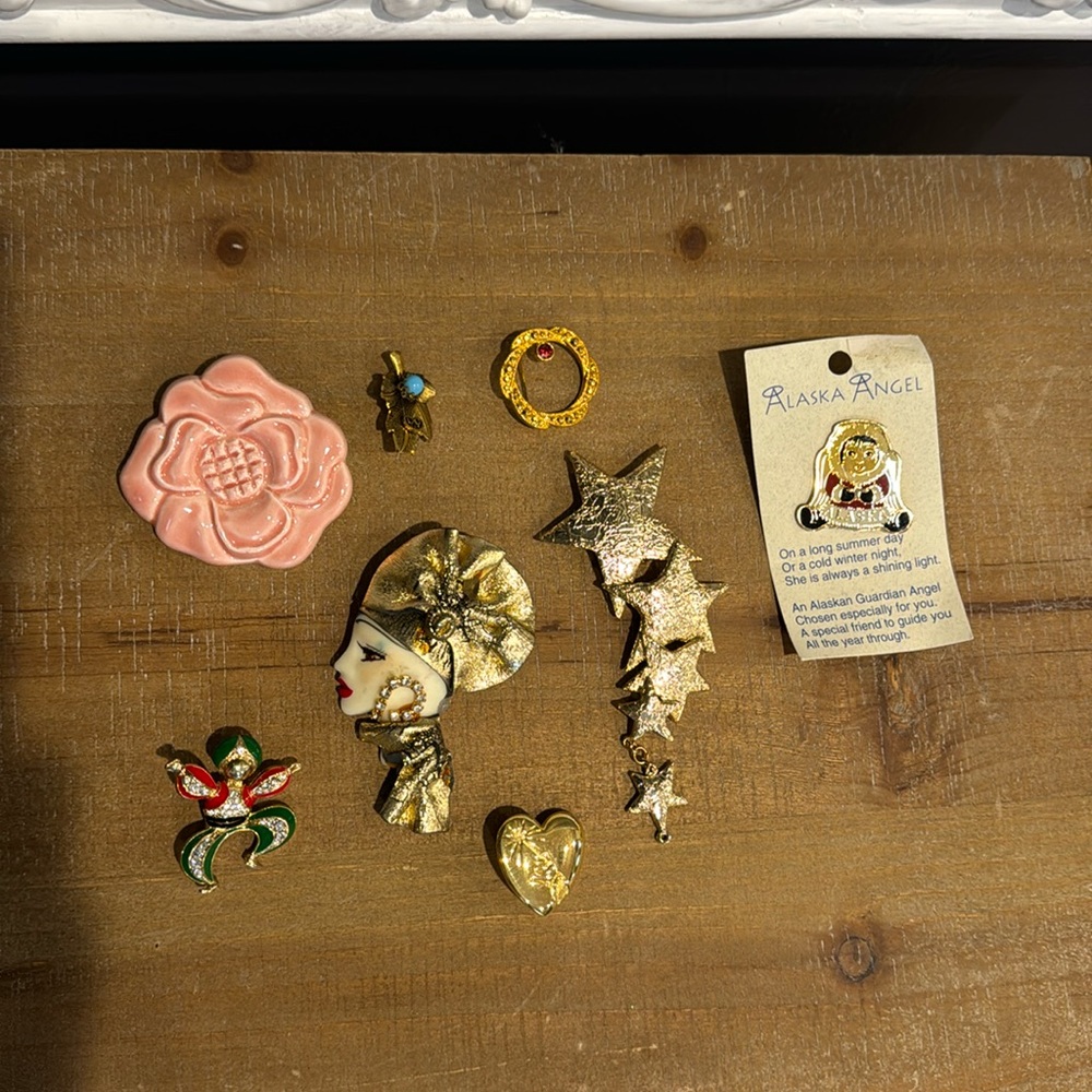 Vintage Pins Brooches Bundle